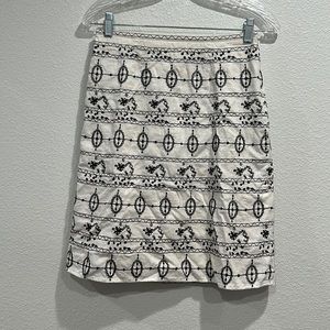 Ann Taylor BEAUTIFUL EMBROIDERY CHANDELIER DESIGN WHITE LINEN SUMMER SKIRT 2P